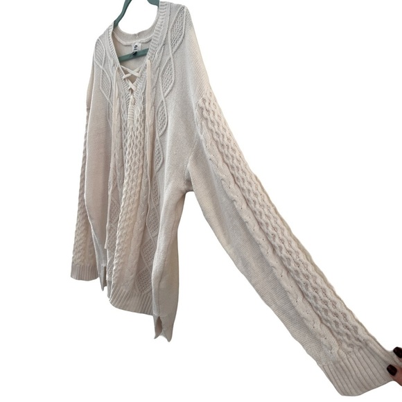 OLD NAVY • Women’s Ivory Cable Knit Lace Up Sweater - Picture 4 of 10